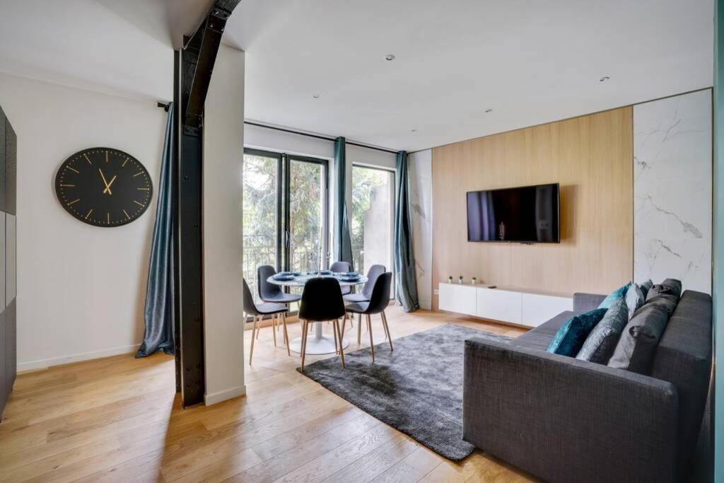 Suite Luxury Republique Париж Экстерьер фото